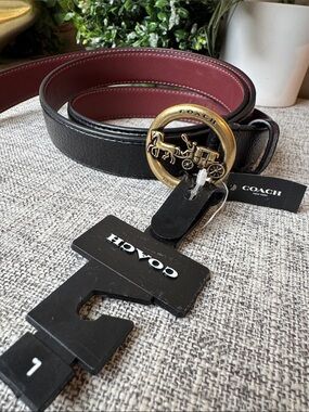 The Coach F78181 Horse Coach's iconic gold or silver medallion buckle